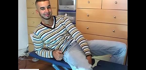  Full video Ilman a very sexy arab guy get wanked his huge cock by us